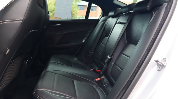 2015 Jaguar XE 20t R-Sport