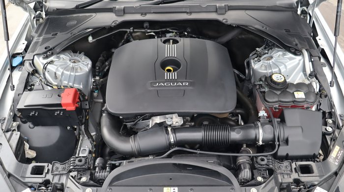 2015 Jaguar XE 20t R-Sport