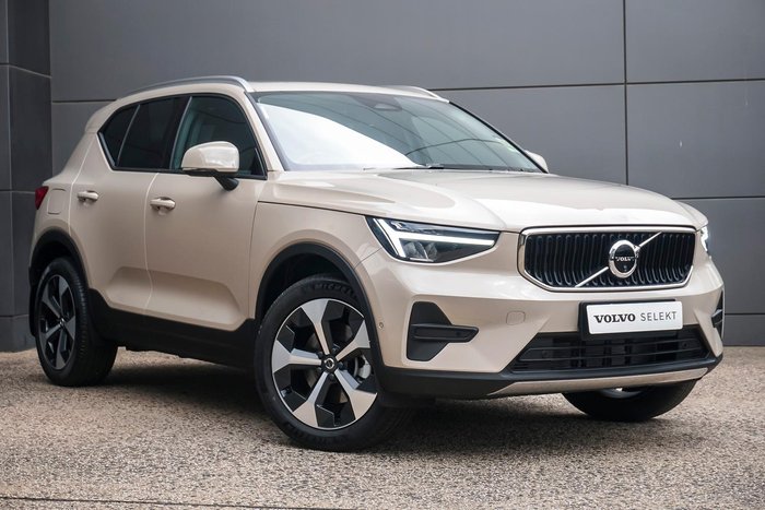 2025 Volvo XC40