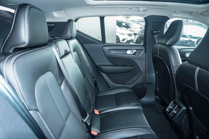 2025 Volvo XC40 Plus B4