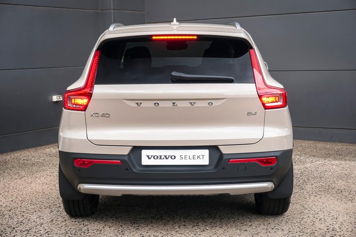 2025 Volvo XC40 Plus B4