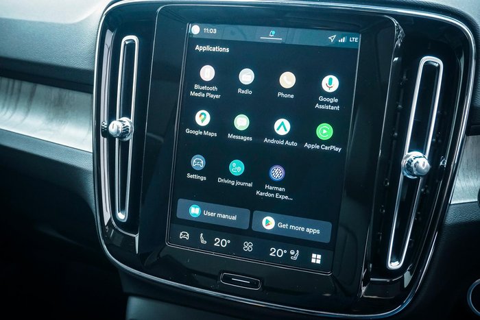 2025 Volvo XC40 Plus B4