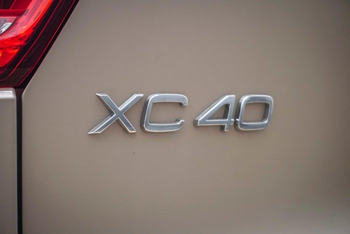 2025 Volvo XC40 Plus B4