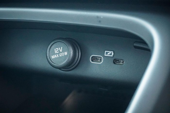 2025 Volvo XC40 Plus B4