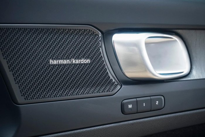 2025 Volvo XC40 Plus B4