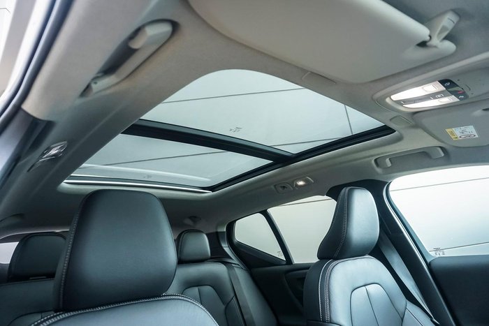 2025 Volvo XC40 Plus B4