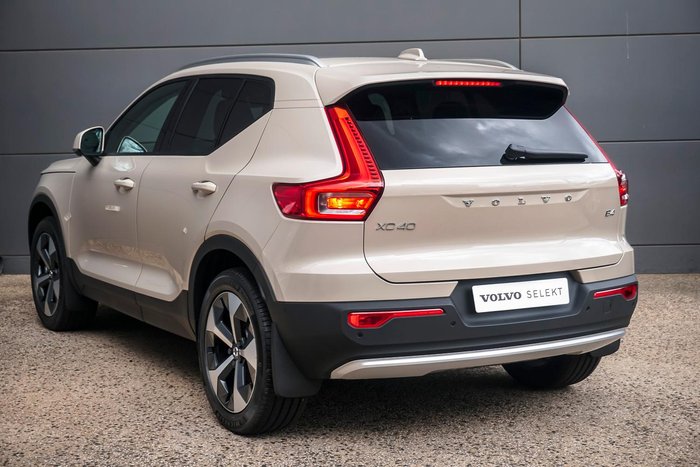 2025 Volvo XC40 Plus B4