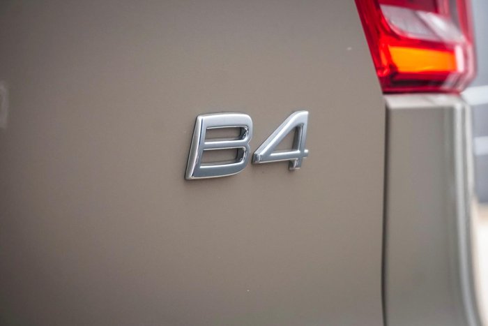 2025 Volvo XC40 Plus B4