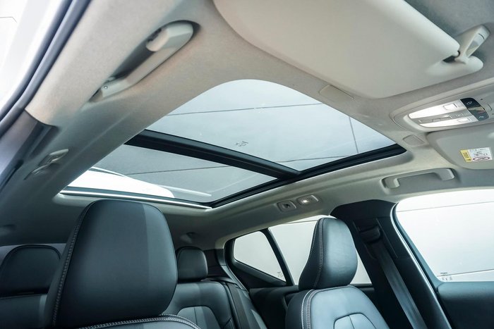 2025 Volvo XC40 Plus B4