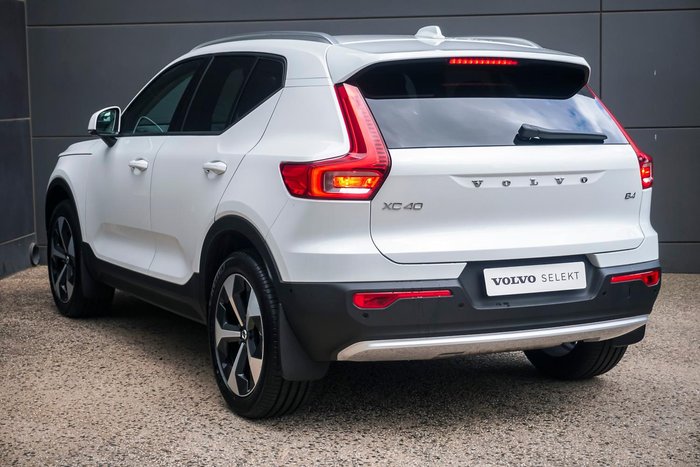 2025 Volvo XC40 Plus B4
