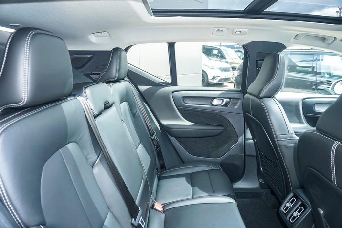 2025 Volvo XC40 Plus B4