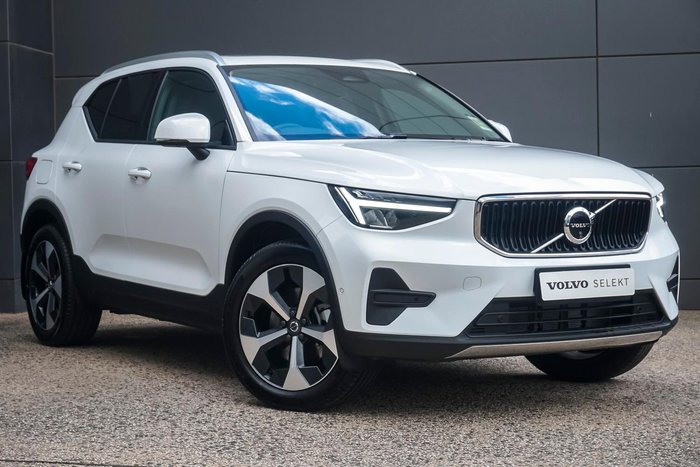 2025 Volvo XC40