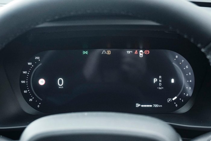 2025 Volvo XC40 Plus B4