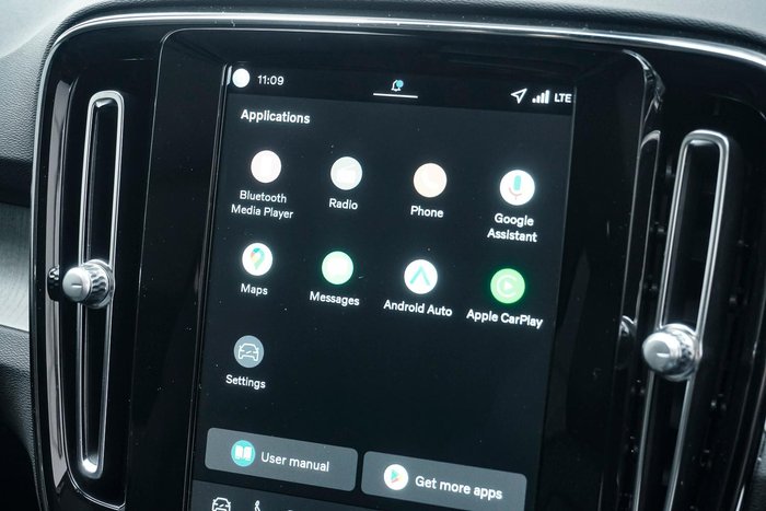 2025 Volvo XC40 Plus B4