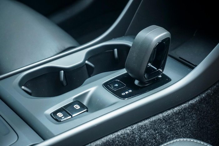 2025 Volvo XC40 Plus B4