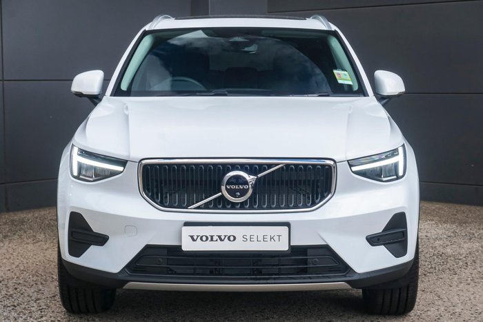 2025 Volvo XC40 Plus B4