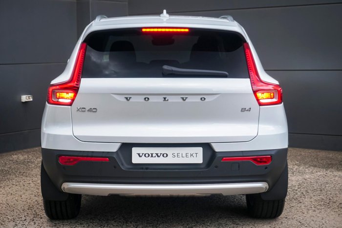 2025 Volvo XC40 Plus B4