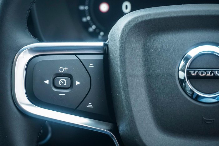 2025 Volvo XC40 Plus B4