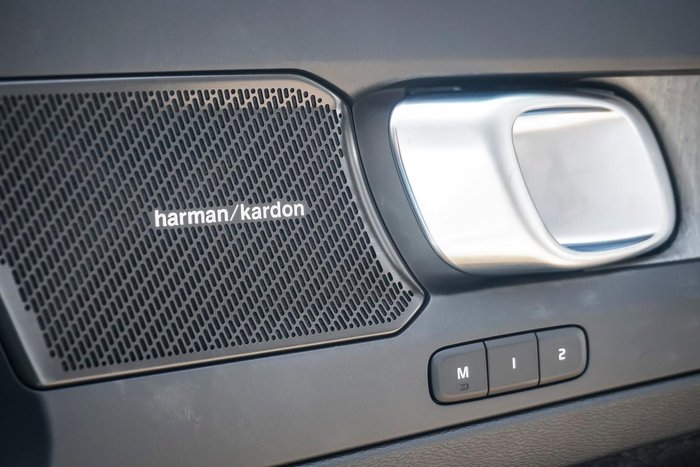 2025 Volvo XC40 Plus B4