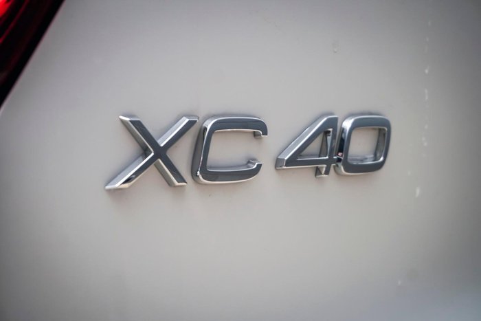 2025 Volvo XC40 Plus B4