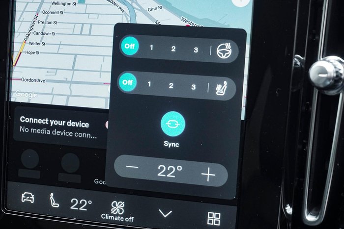 2025 Volvo XC40 Plus B4