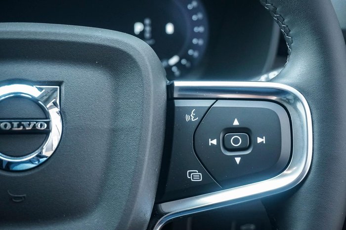 2025 Volvo XC40 Plus B4