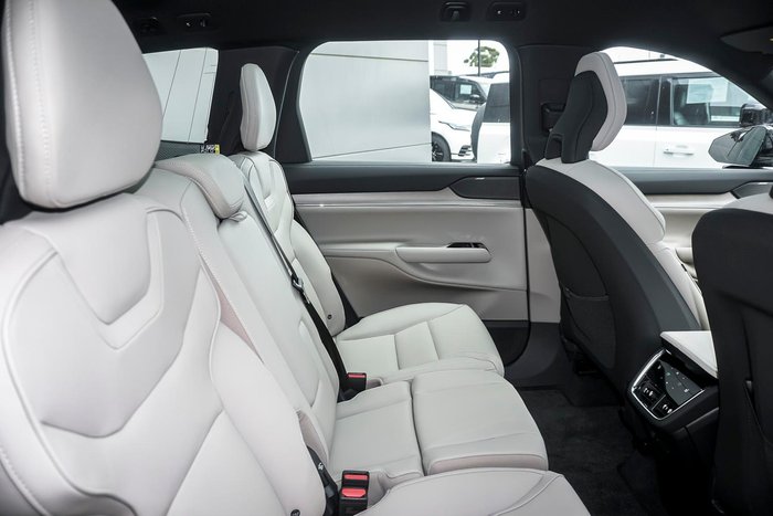 2025 Volvo EX90 Plus Twin Motor