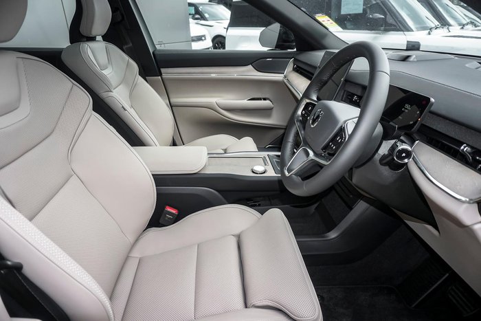 2025 Volvo EX90 Plus Twin Motor