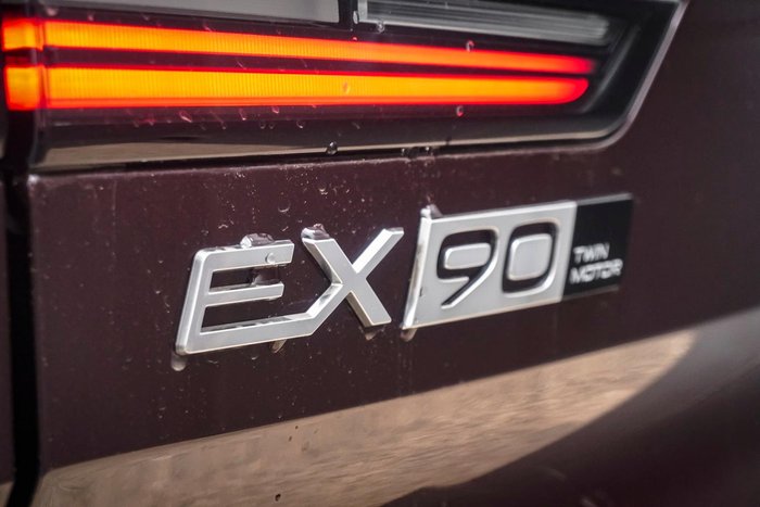 2025 Volvo EX90 Plus Twin Motor