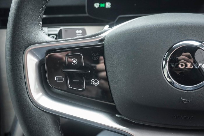 2025 Volvo EX90 Plus Twin Motor