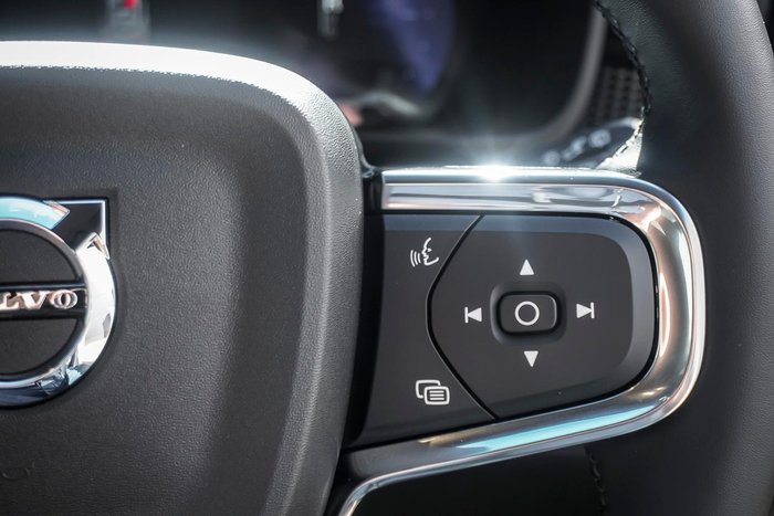 2025 Volvo EX40 Ultra Twin Motor Performance