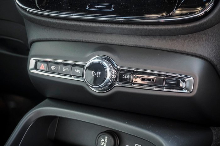 2025 Volvo EX40 Ultra Twin Motor Performance