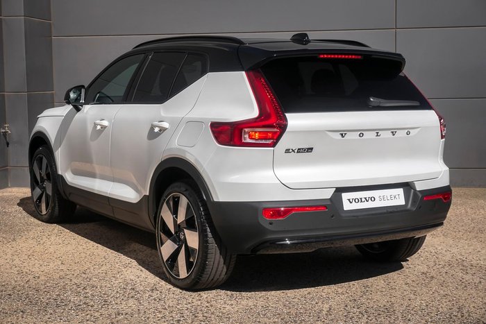 2025 Volvo EX40 Ultra Twin Motor Performance