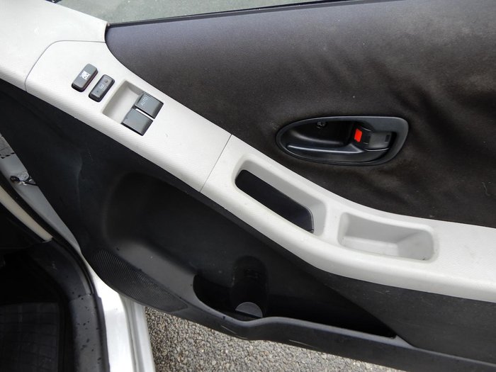 2005 Toyota Yaris YRS NCP91R Silver