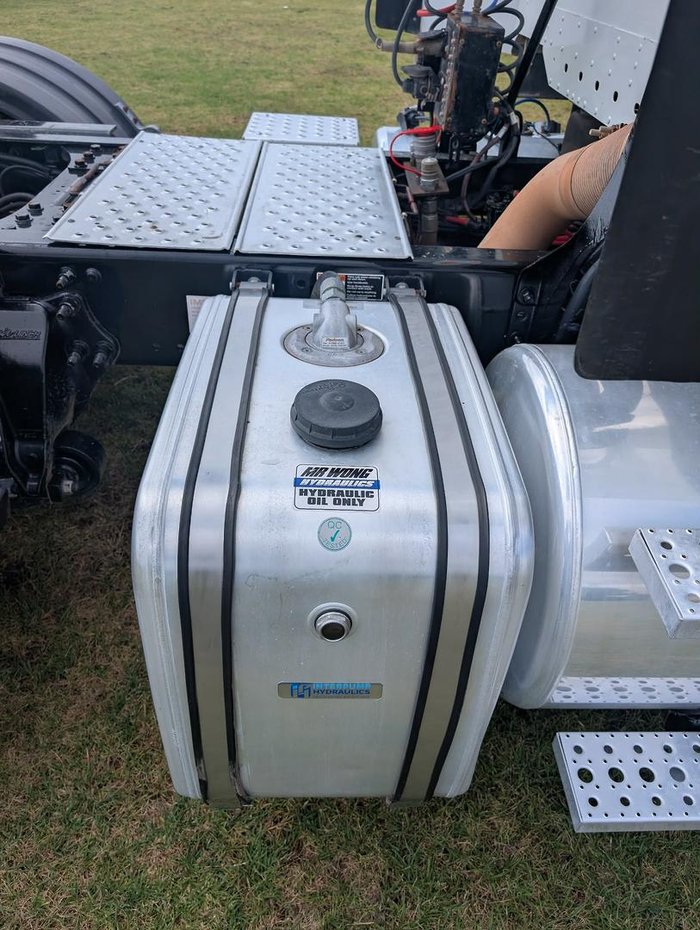 2018 Freightliner Century Class CST112