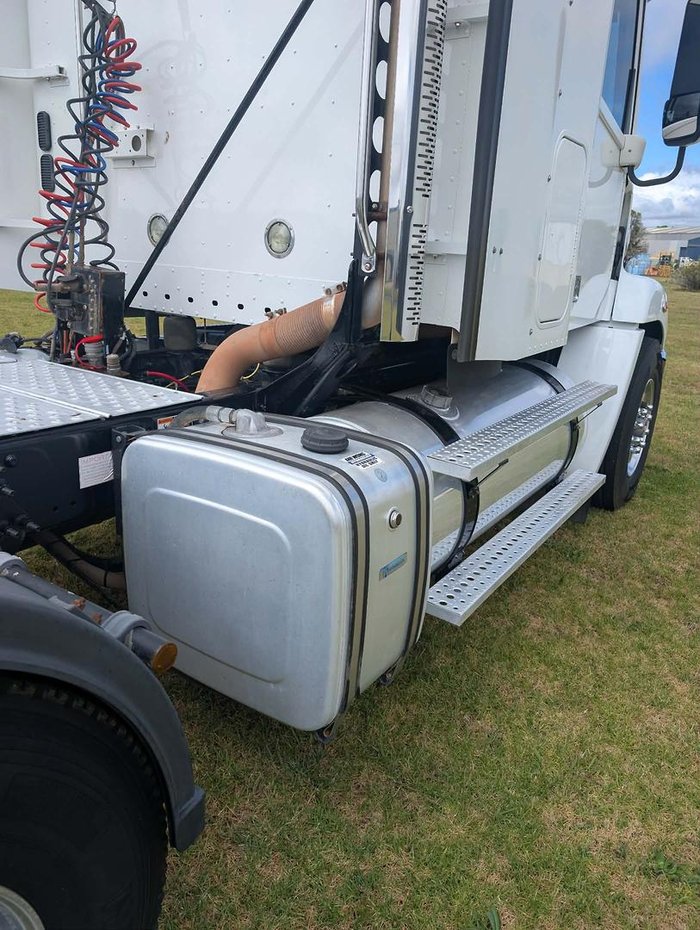 2018 Freightliner Century Class CST112