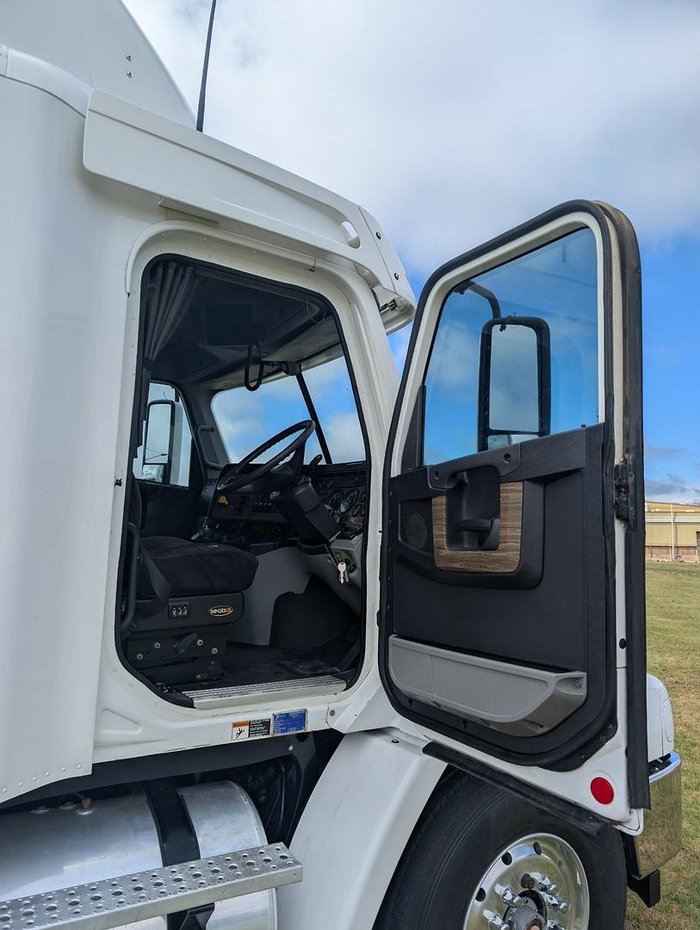 2018 Freightliner Century Class CST112