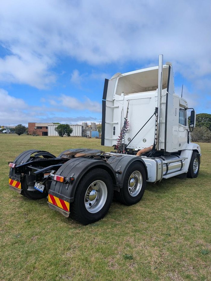2018 Freightliner Century Class CST112