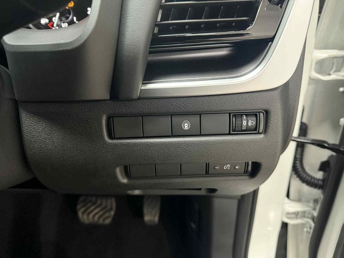 2025 Nissan X-TRAIL ST