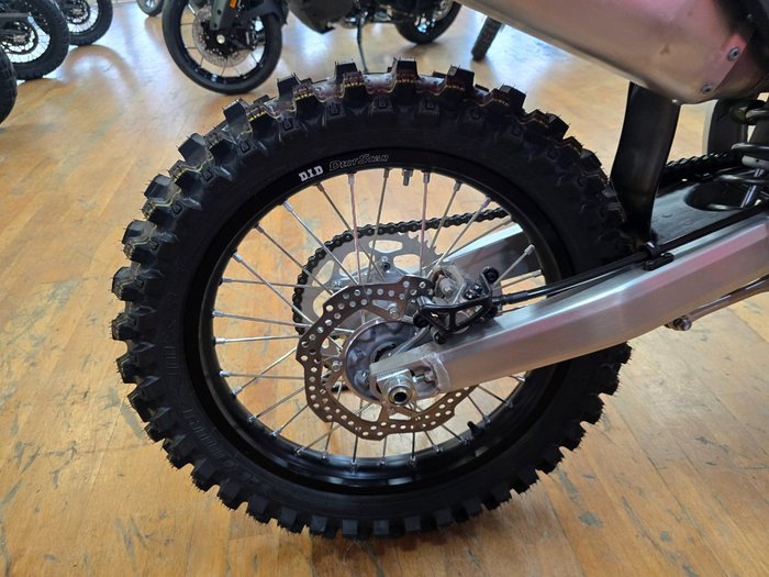 2025 Honda CRF450R Red