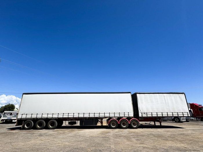 1998 Haulmark / Freighter 32 Pallet B Double Curtainsider Combination