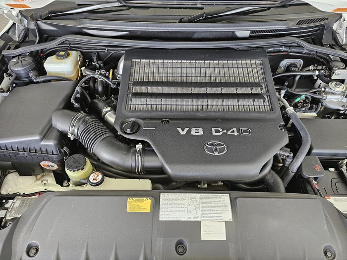 2018 Toyota Landcruiser Sahara VDJ200R 4X4 Dual Range White