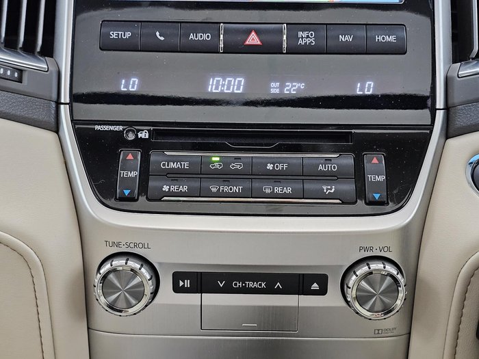 2018 Toyota Landcruiser Sahara VDJ200R 4X4 Dual Range White