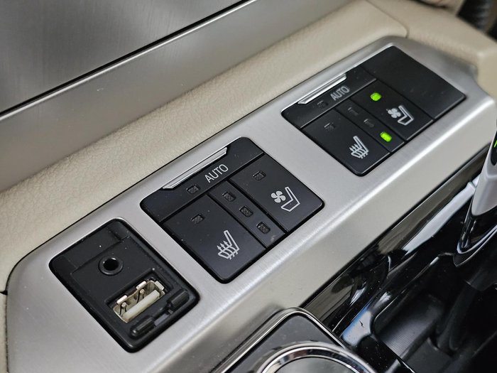 2018 Toyota Landcruiser Sahara VDJ200R 4X4 Dual Range White