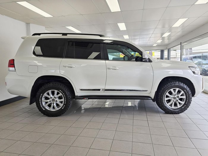 2018 Toyota Landcruiser Sahara VDJ200R 4X4 Dual Range White