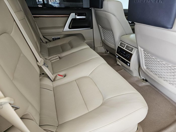 2018 Toyota Landcruiser Sahara VDJ200R 4X4 Dual Range White