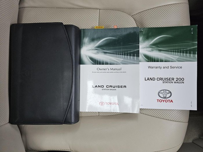 2018 Toyota Landcruiser Sahara VDJ200R 4X4 Dual Range White