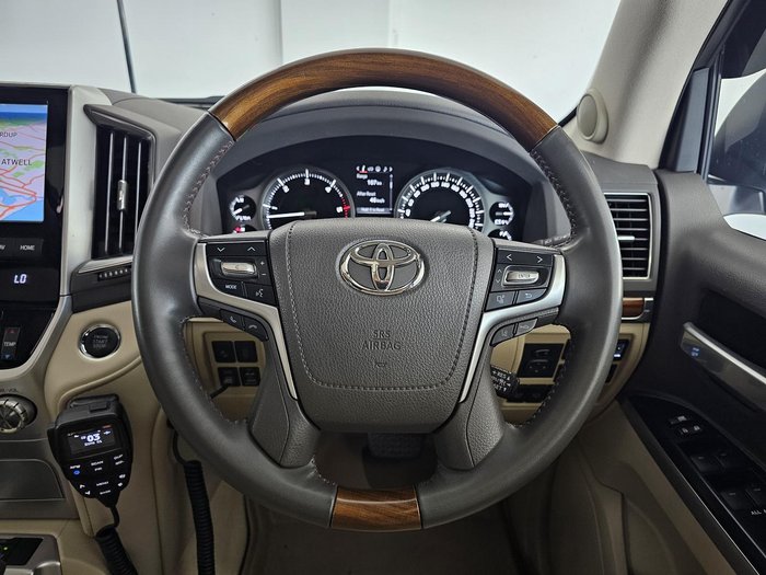 2018 Toyota Landcruiser Sahara VDJ200R 4X4 Dual Range White