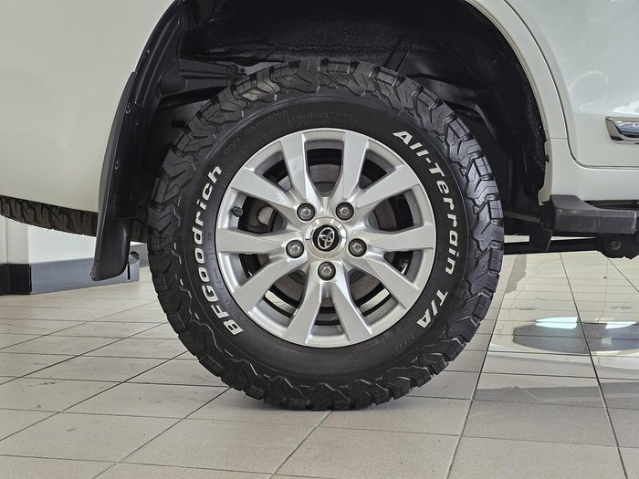 2018 Toyota Landcruiser Sahara VDJ200R 4X4 Dual Range White