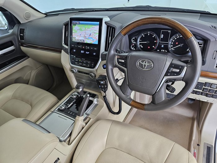 2018 Toyota Landcruiser Sahara VDJ200R 4X4 Dual Range White